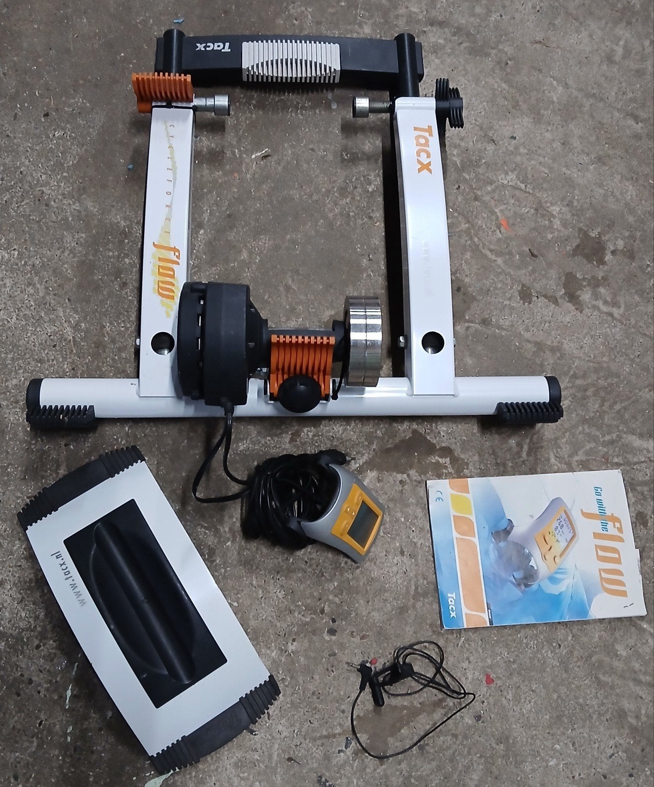 Tacx Flow Hometrainer met snelspanner en handleiding, Ophalen of Verzenden, Gebruikt, Overige merken