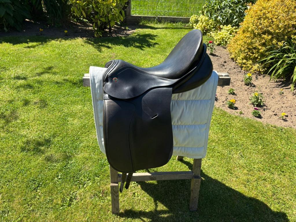 Dressuurzadel KN, Dieren en Toebehoren, Paarden en Pony's | Zadels, Ophalen, Gebruikt, Dressuur