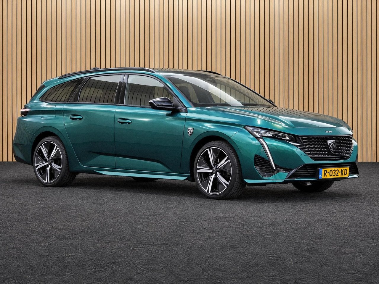 Peugeot 308 SW 1.2 PureTech GT Automaat | Navi / Camera / Cl, Gebruikt, 1199 cc, Blauw, Origineel Nederlands