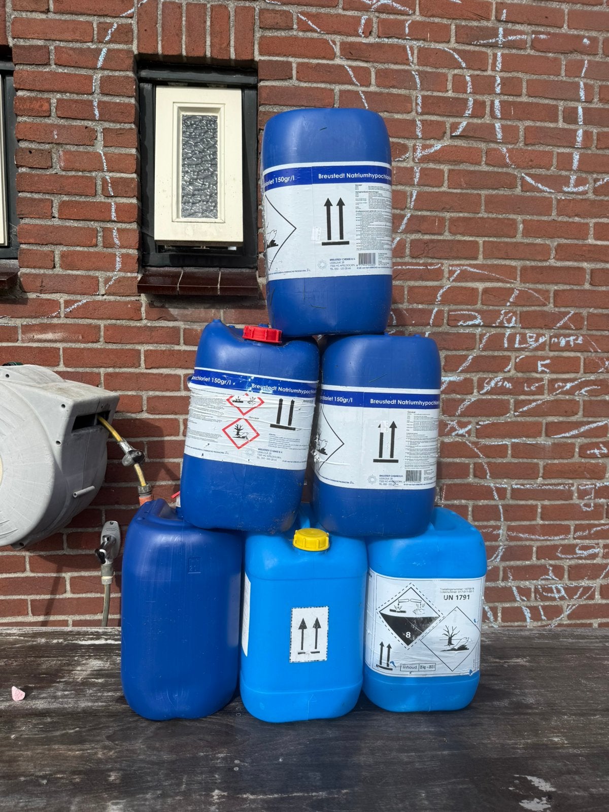 Lege jerrycans, Minder dan 75 liter, Ophalen, Zo goed als nieuw