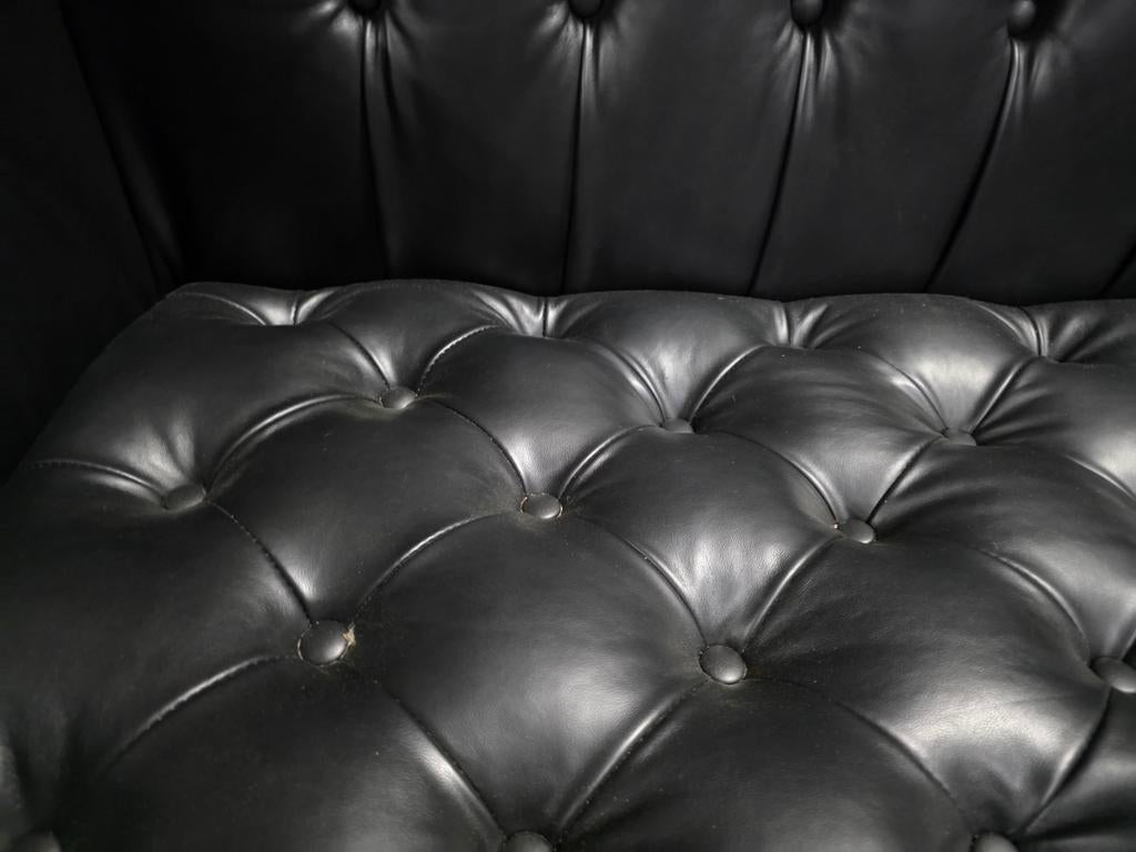 Chesterfield XL Bank Button Seat zwart leer + BEZORGING, 250 tot 300 cm, ., Chesterfield, Nieuw