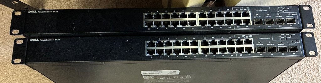 Dell switch powerconnect 5424 (2 stuks), Computers en Software, Netwerk switches, Ophalen of Verzenden, Gebruikt