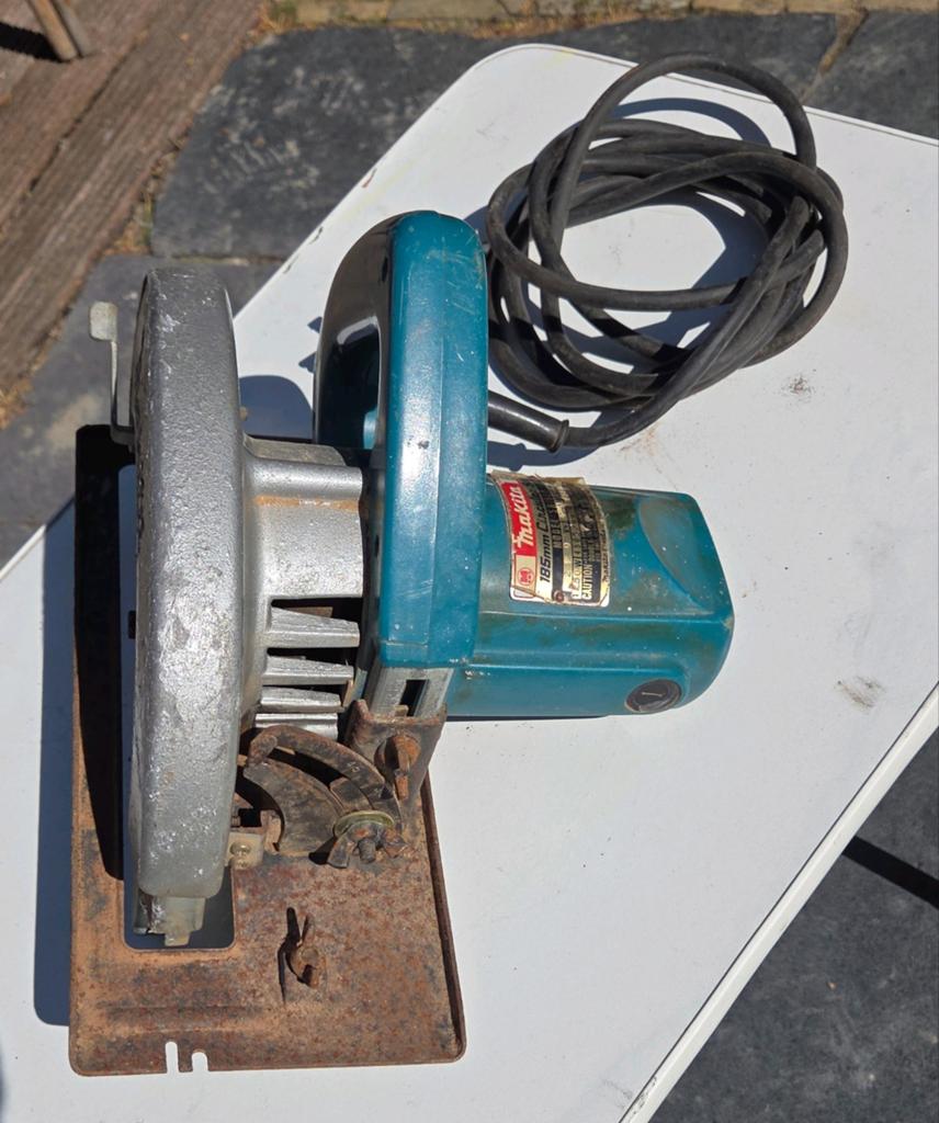 Makita SR1800 Handcirkelzaag - 185mm, Gebruikt, Cirkelzaag, 600 tot 1200 watt, Ophalen of Verzenden