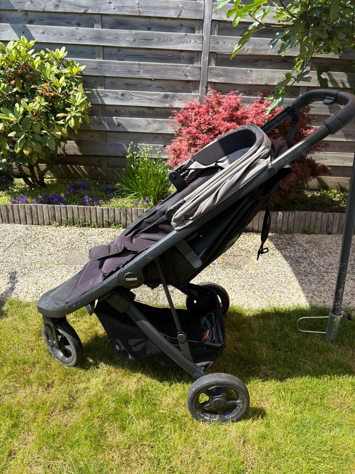 Thule spring met regenhoes en voetenzak, Ophalen, Gebruikt, Overige merken, Verstelbare rugleuning