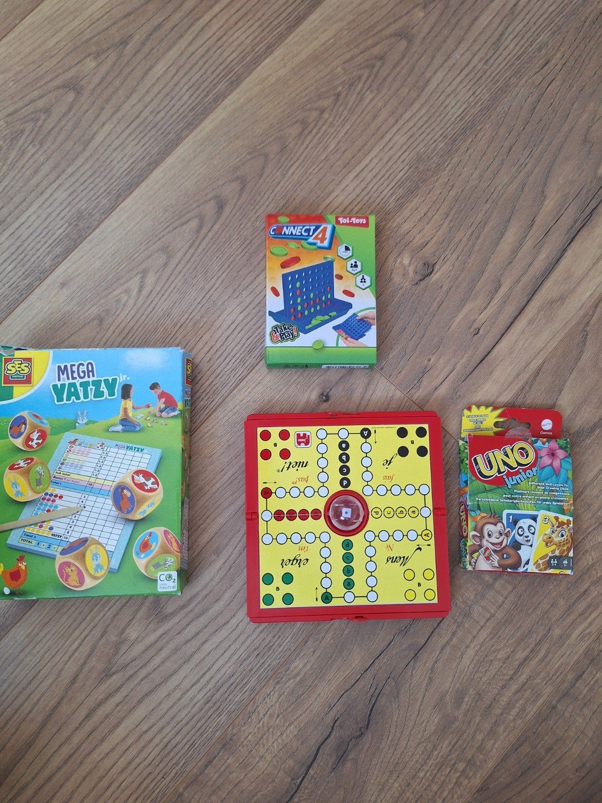 4 kleine vakantiespellen waaronder UNO, yatzy en mens erger, Een of twee spelers, Ophalen of Verzenden, Gebruikt, SES Creative