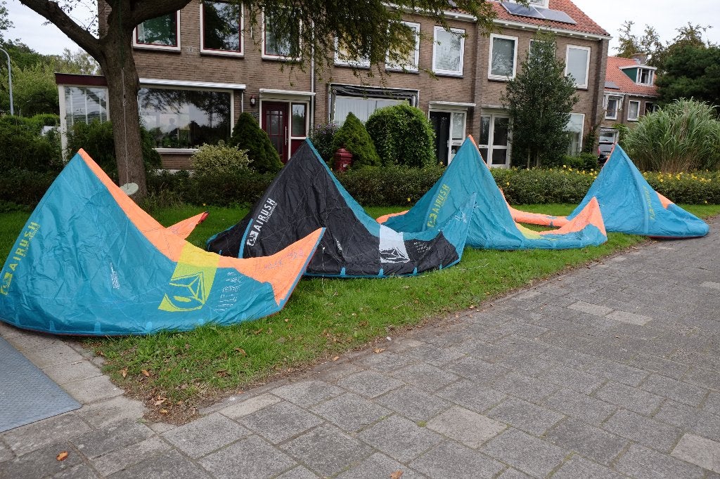 set airush onestrut kites, bar, eenvoudig bord, zithaarnas, Watersport en Boten, Kitesurfen, Gebruikt, Kitesurf-set, Twintip, 9 m²