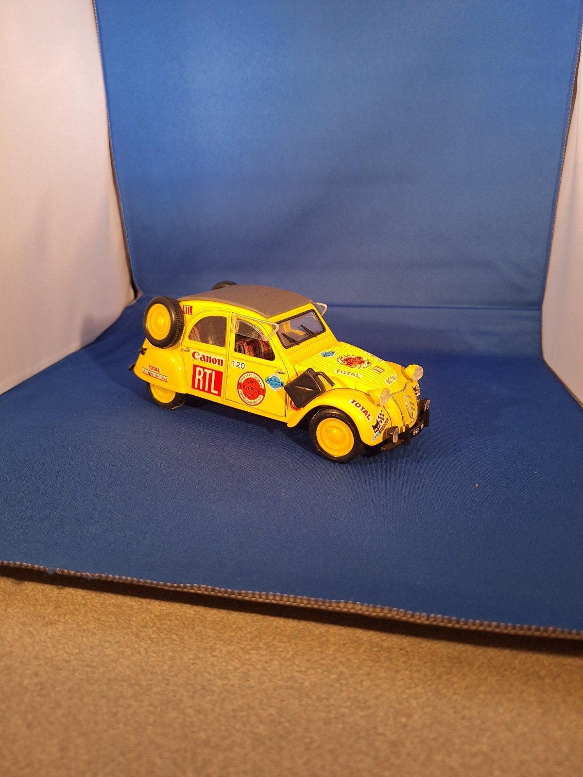 1:18 model auto Citroen 2 CV Eend 1952.
Rally Raid 1971 yell, Maisto, Auto, ., Ophalen of Verzenden