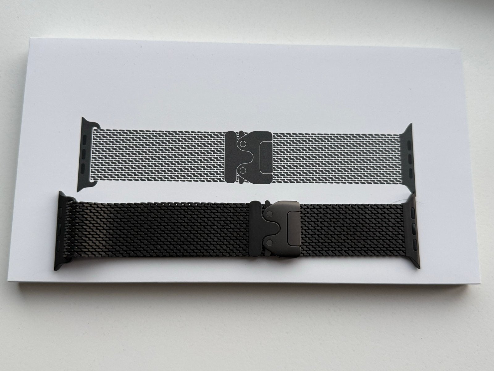 Apple Watch Titanium Milanese Loop - Zwart, Overige merken, Overige materialen, Polshorloge, Ophalen of Verzenden