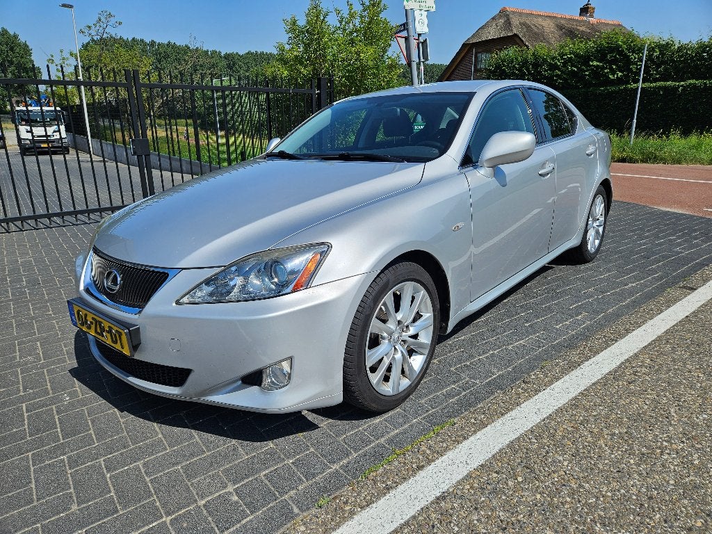 Lexus IS 250 2.5 V6 Automaat, 1535 kg, 208 pk, Blauw, Zilver of Grijs