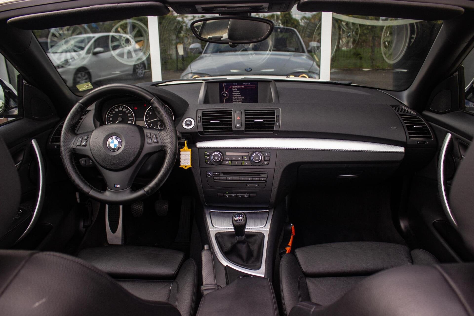 BMW 1-serie Cabrio 118i High Executive M-sport | 3e eigenaar, Auto's, BMW, 1-Serie, Euro 5, Zwart, Cabriolet