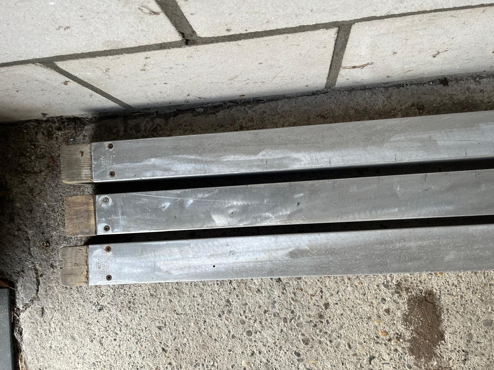 Aluminium Metselprofielen - 3 Grote, 2 Kleine, Ophalen, Gebruikt