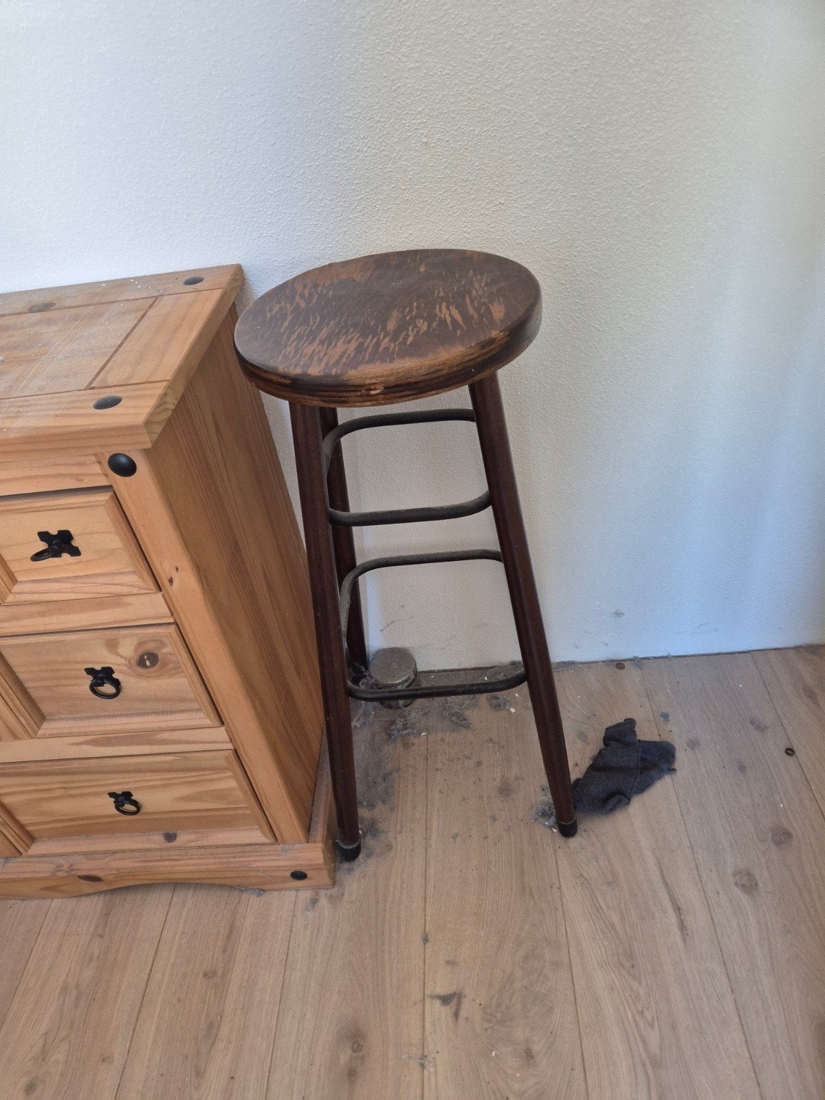 Houten barkruk met voetsteun, Ophalen, Gebruikt, Met voetsteun, 60 tot 90 cm