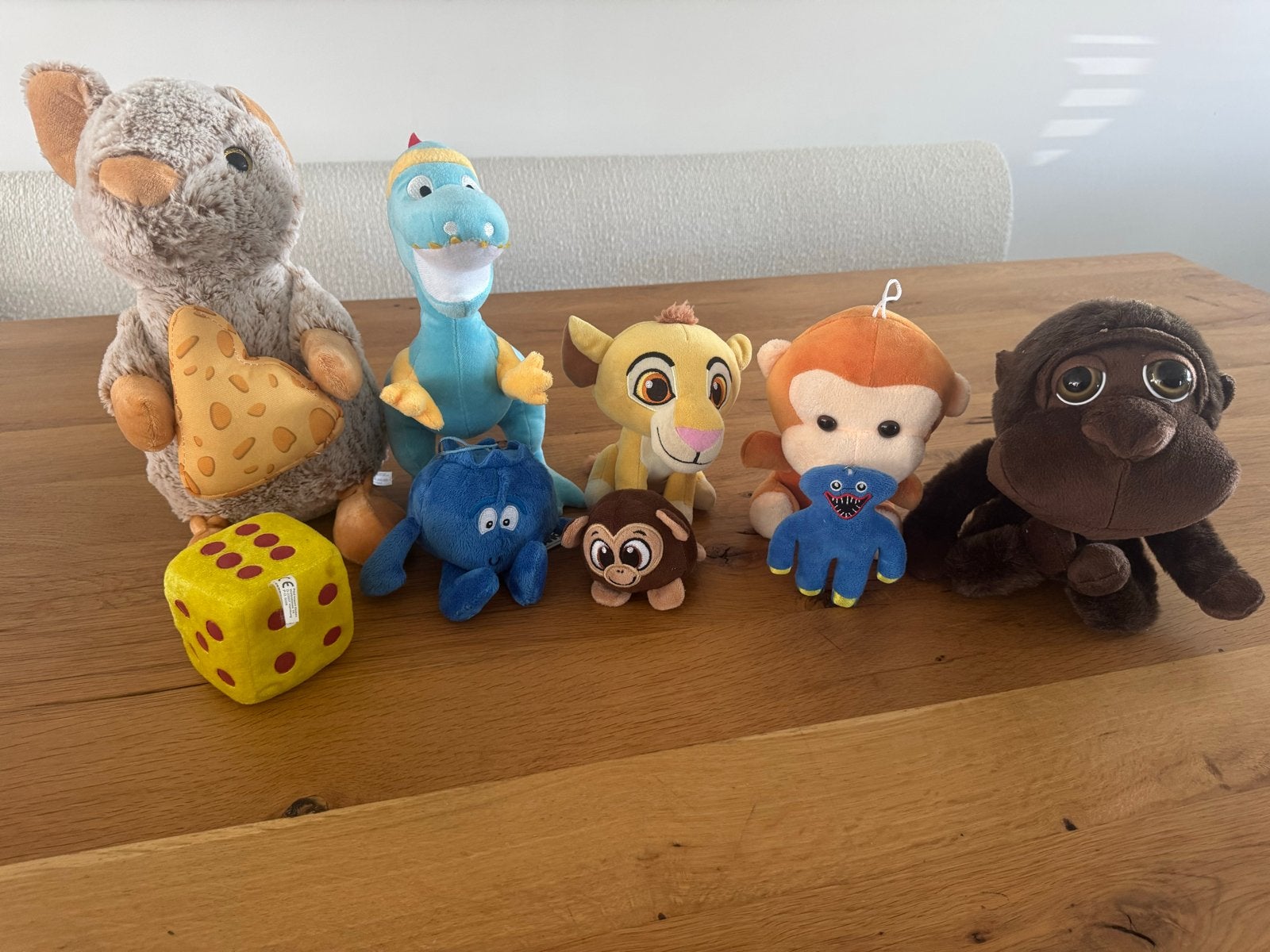 Diverse knuffels: van dinosaurus tot aap, Ophalen, Gebruikt, Disney, Dinosaurus