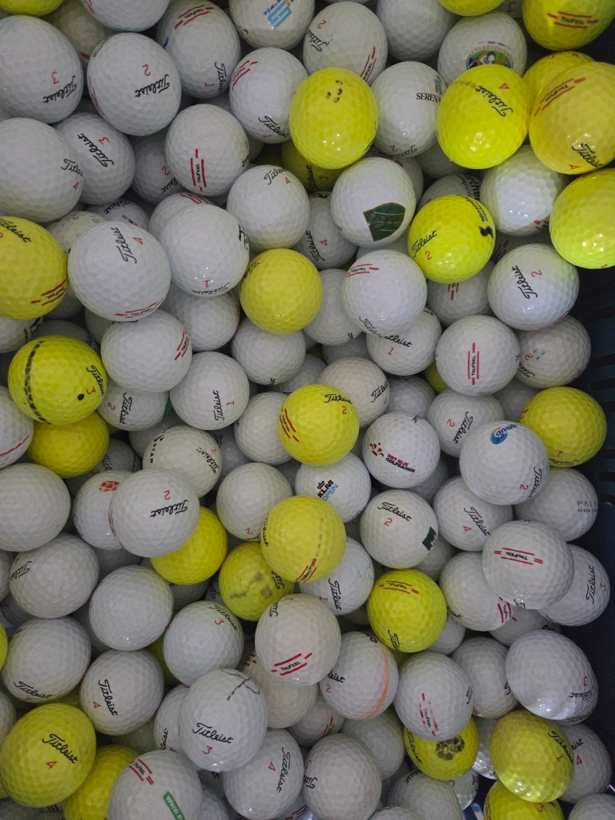 TITLEIST trufeel golfballen - Diverse kleuren en condities, Sport en Fitness, Ophalen of Verzenden, Zo goed als nieuw, Bal(len)