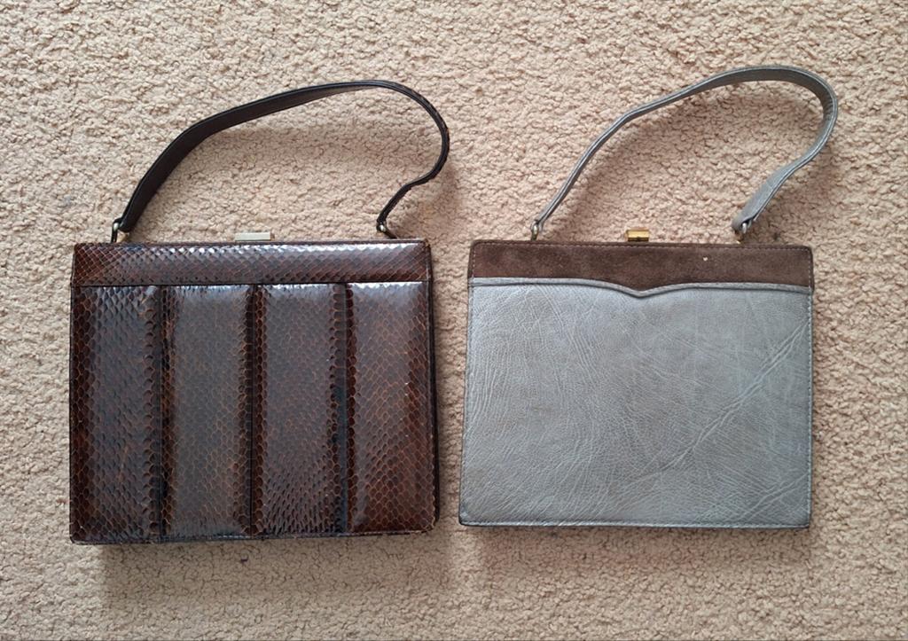 2 Vintage Tassen Jaren '60: Slangenleer & Suède Look, Sieraden, Tassen en Uiterlijk, Tassen | Damestassen, Ophalen of Verzenden
