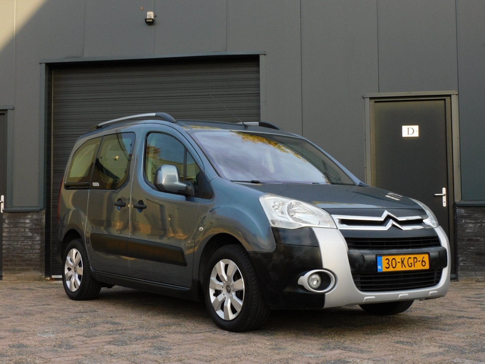 Citroën Berlingo 1.6-16V XTR ROLSTOELAUTO! NETTE AUTO! NAVI, Auto's, Voorwielaandrijving, Stof, Gebruikt, Zwart