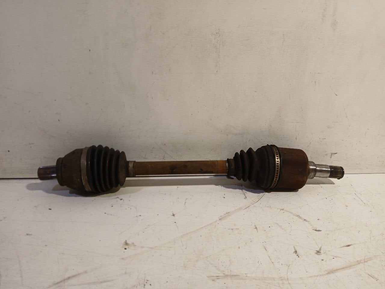 Aandrijfas links voor Volvo V60, Onderdelen@venauto.nl, Van der Ven Autorecycling B.V., Gebruikt, Ettenseweg 76, 4706 PB Roosendaal, The Netherlands