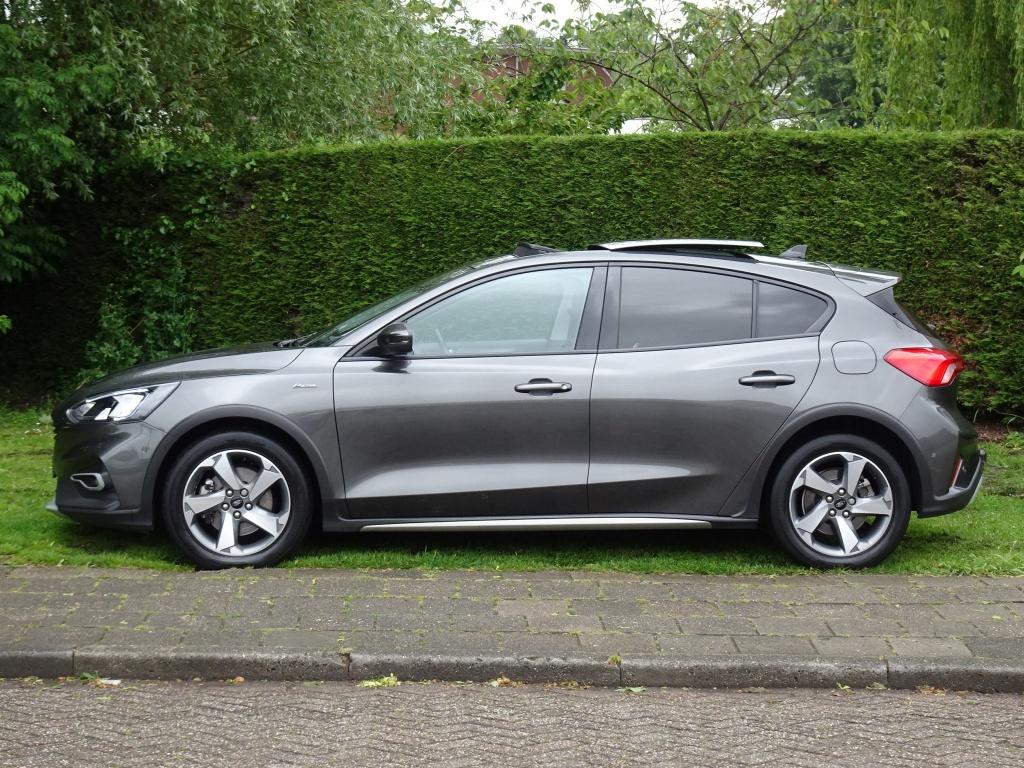 Ford Focus 1.0 125pk Active met Camera, Panoramadak en Trekh, 125 pk, Gebruikt, Euro 6, Origineel Nederlands