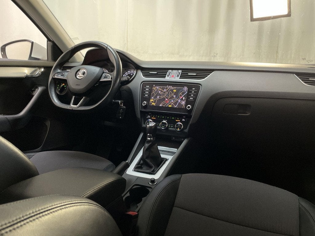 Skoda Octavia Combi 1.0 TSI Greentech Ambition Business Navi, Auto's, Gebruikt, Met garantie (alle), Origineel Nederlands, Handgeschakeld