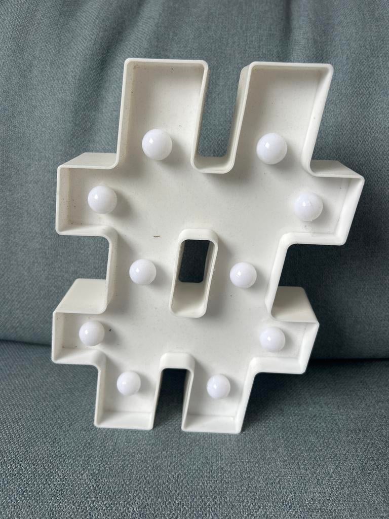 Witte hashtag lamp met LED-verlichting, Huis en Inrichting, Ophalen of Verzenden, Gebruikt