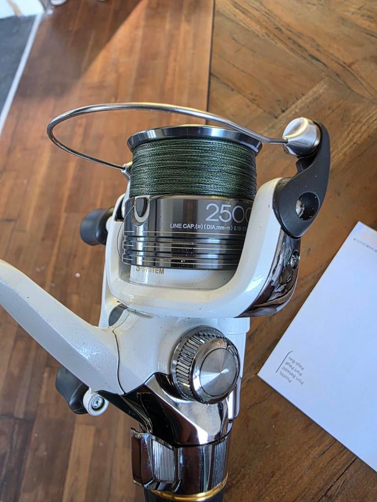 2x Molen shimano stradic 2500 gtm rc, Ophalen of Verzenden, Zo goed als nieuw, Molen