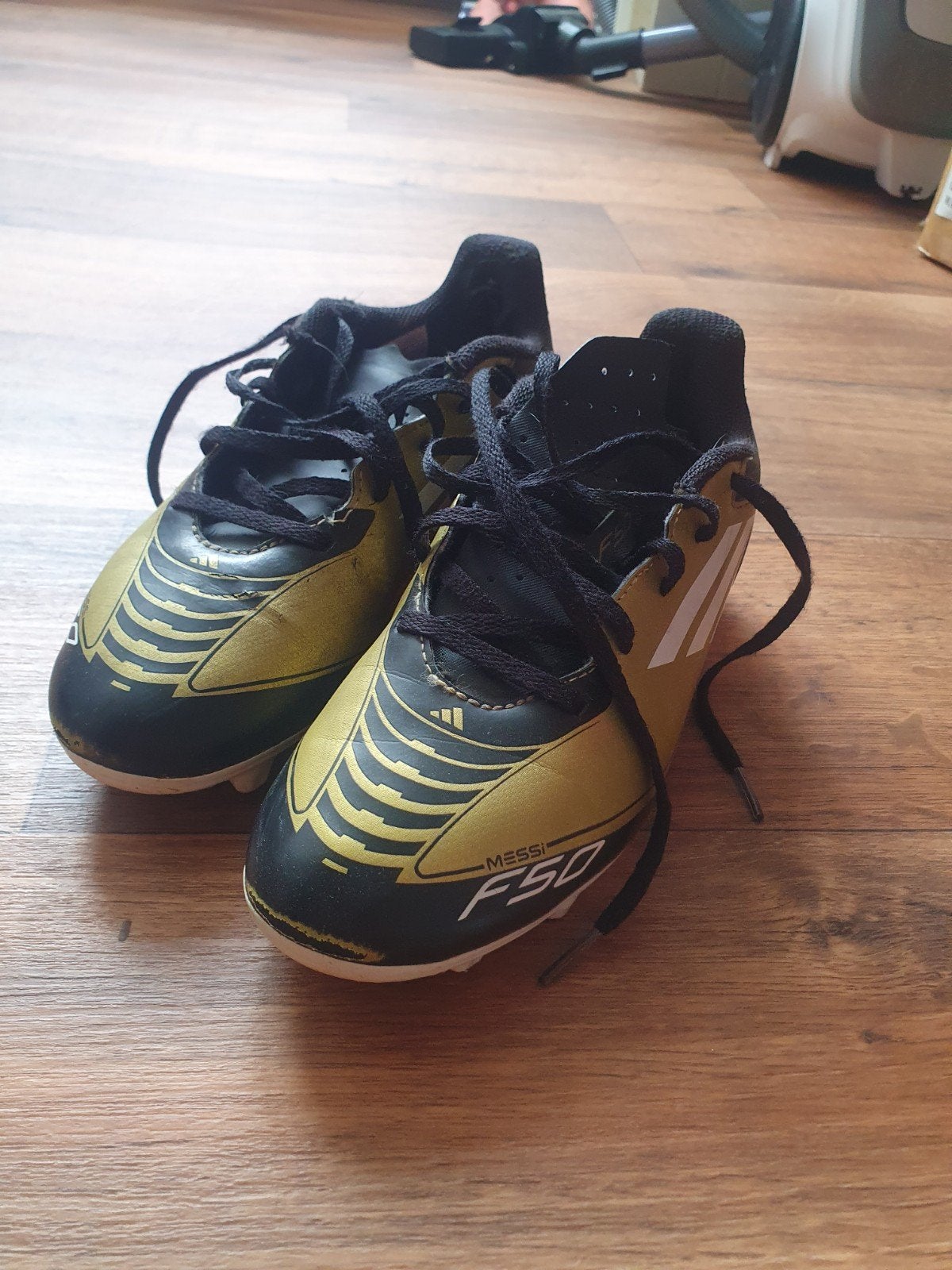 Adidas Messi F50 voetbalschoenen - Goud/Zwart, Ophalen of Verzenden, Gebruikt, Schoenen