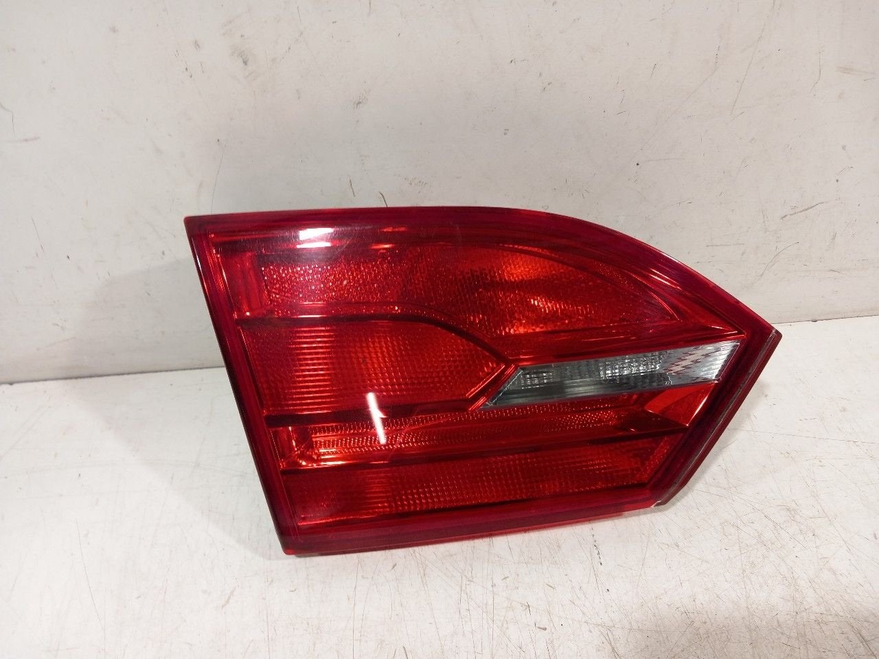 Achterlicht kofferdeksel achterklep links Volkswagen Jetta, Auto-onderdelen, Onderdelen@venauto.nl, Van der Ven Autorecycling B.V.