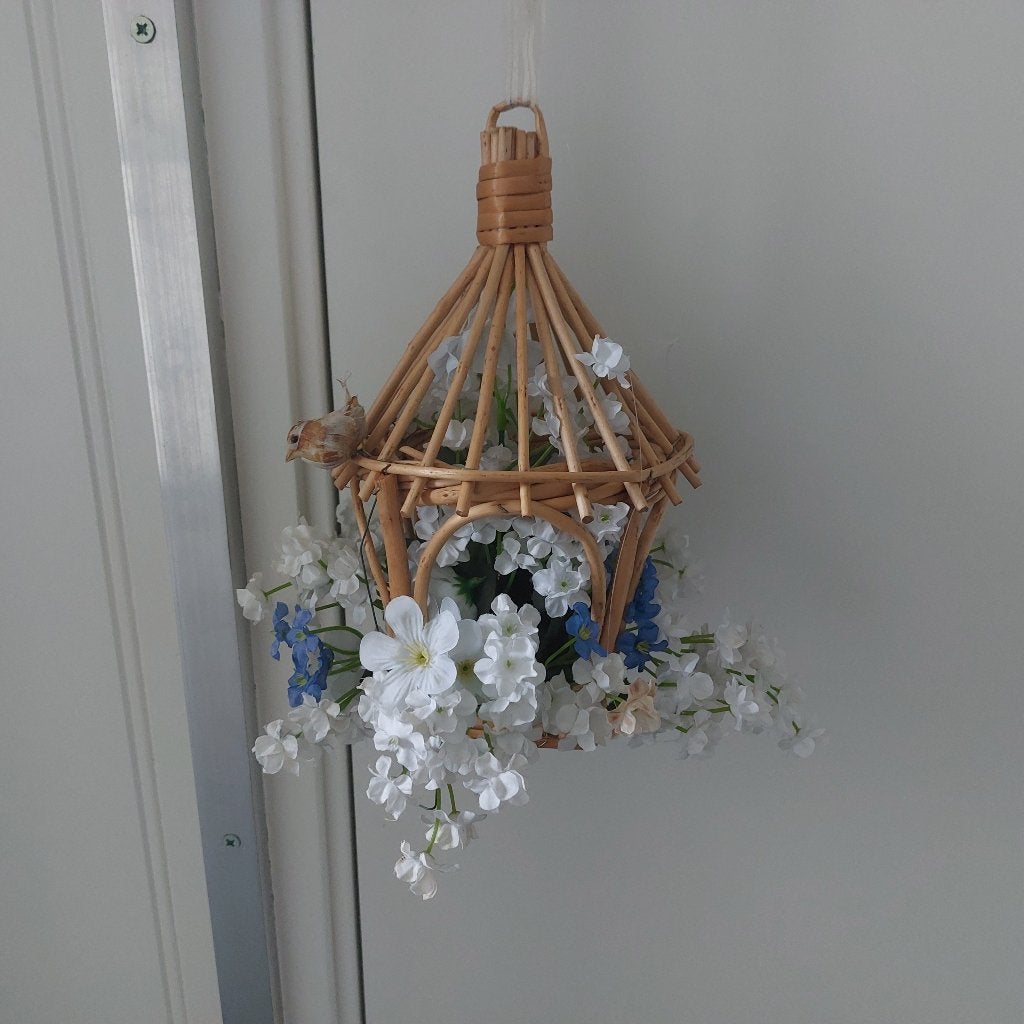 Rieten Hanger - Kooitje met Decoratie Bloemen - Vintage, Ophalen of Verzenden, Zo goed als nieuw