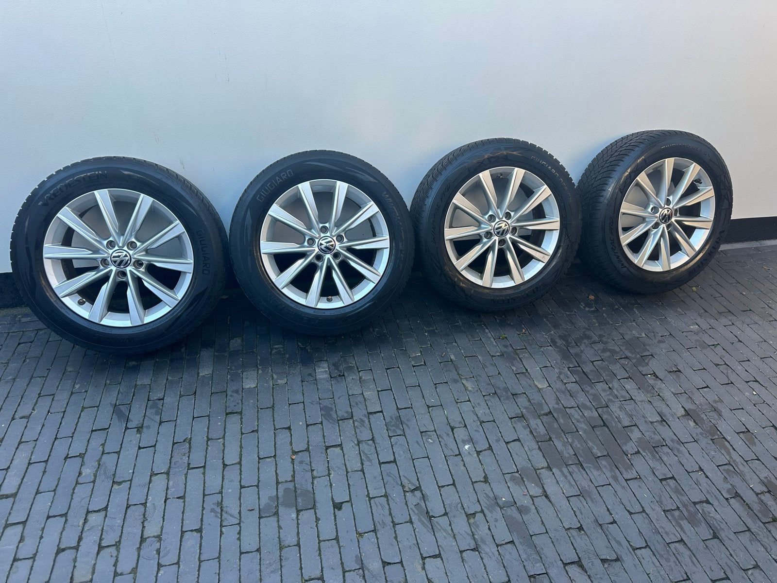 4x VW Vredestein 17 inch winterbanden, 235/55R17, Ophalen, Gebruikt, Banden en Velgen, 17 inch