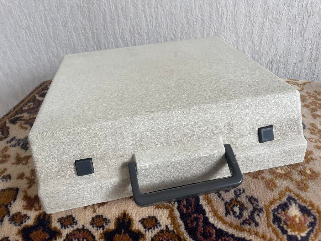 Vintage Olympia typmachine, Diversen, Typemachines, Ophalen of Verzenden, Zo goed als nieuw