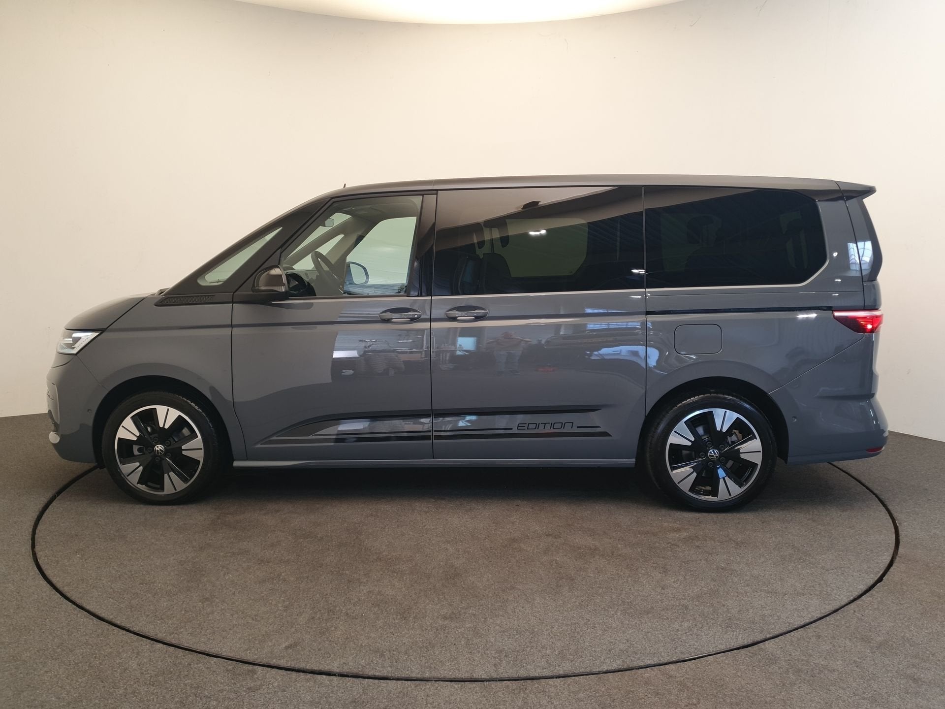 Volkswagen Multivan 1.5 eHybrid L2 Edition 4Motion Wegklapba, Auto's, Automaat, Bedrijf, Vierwielaandrijving, Hybride Elektrisch/Benzine