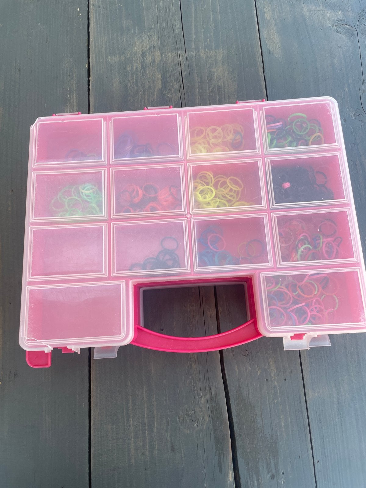 Loom bands box met inhoud - Gratis op te halen, Ophalen, Gebruikt, Overige thema's, Meerkleurig