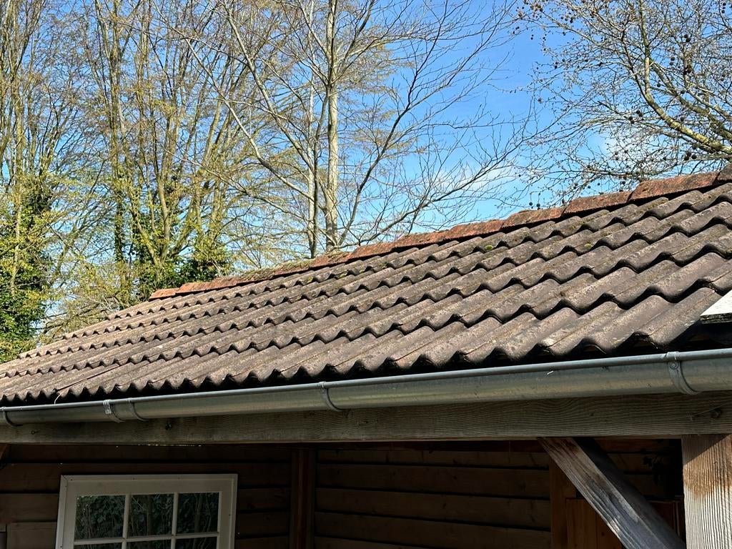 Gratis af te halen: Dakpannen en nokvorsten (sneldekkers), Ophalen, Gebruikt, Steen of Klei, 15 m² of meer