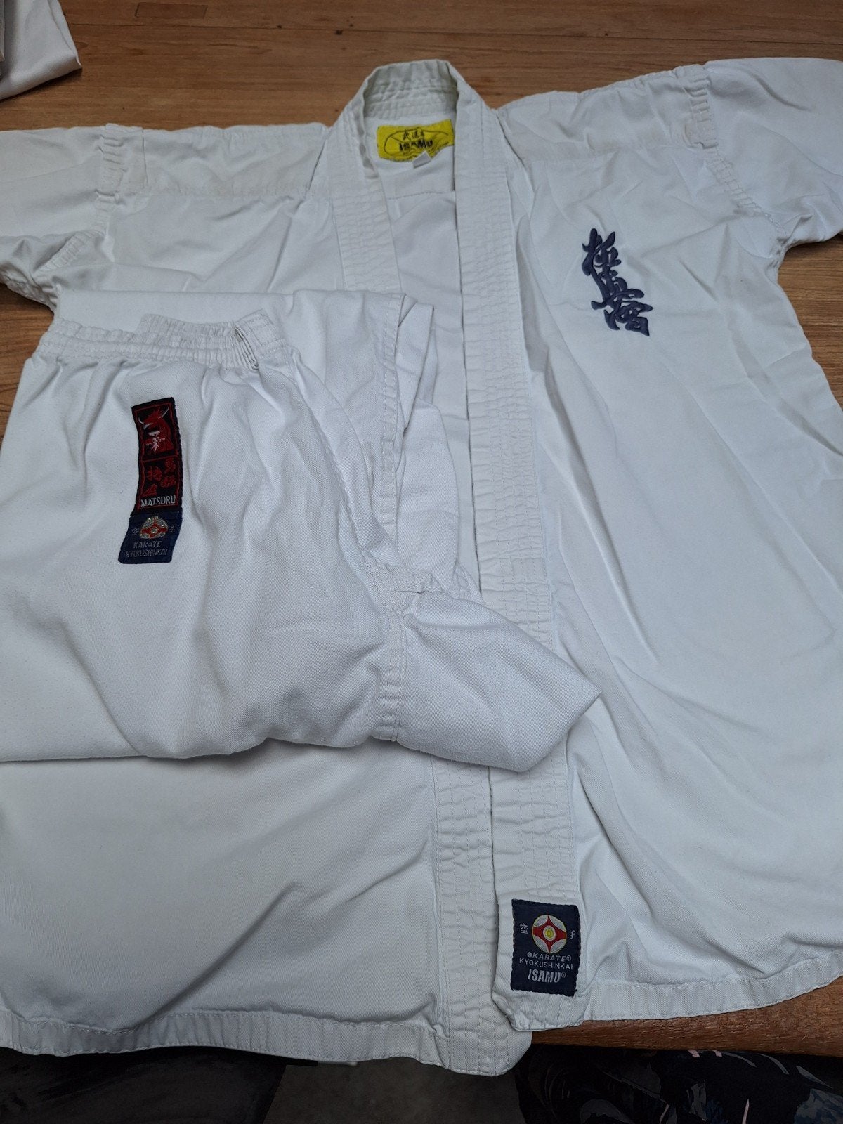 Gratis: Kyokushinkai Karatepak - Isamu Matsuru, Sport en Fitness, Ophalen, Gebruikt, Vechtsportpak, Maat L