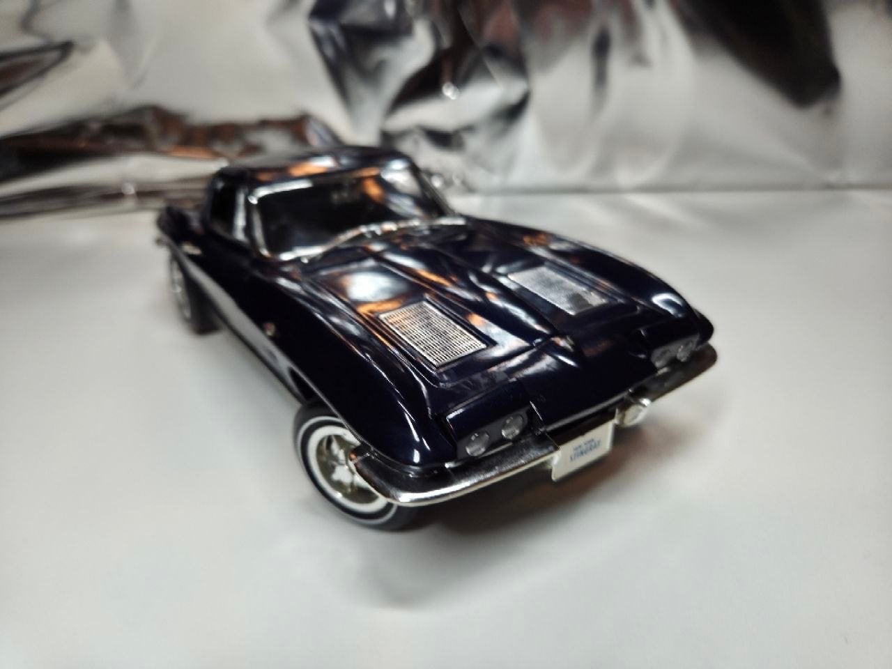 Chevrolet Corvette Stingray  1963   1/18, Hobby en Vrije tijd, Modelauto's | 1:18, Ophalen of Verzenden, Gebruikt, Auto, ERTL