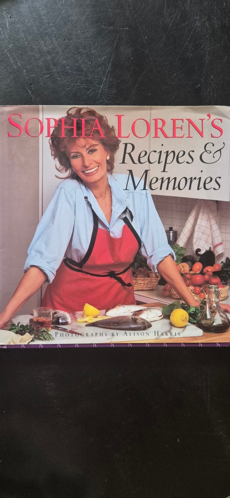 Sophia Loren's Recipes & Memories Kookboek, Italië, Hoofdgerechten, Ophalen of Verzenden, Zo goed als nieuw