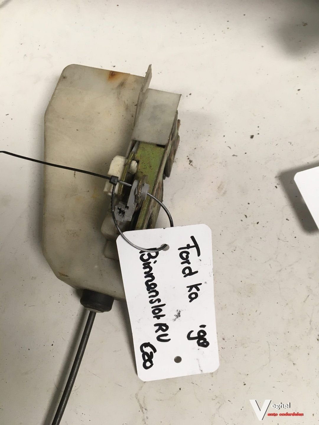 Ford Ka 1998 binnenslot rechtsvoor