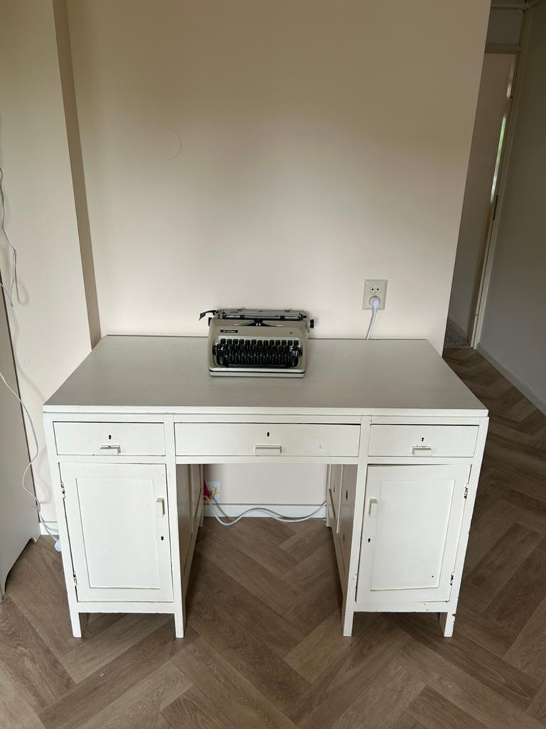Bureau wit whitewash vintage, Huis en Inrichting, Bureaus, Ophalen, Gebruikt, Hout, Secretaire