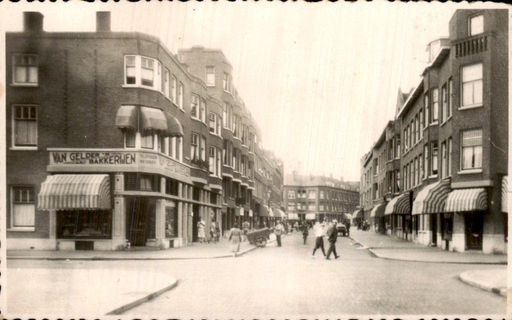 Rotterdam WInkel Fotokaart Maretakstraat Bakkerij Van Gelder, Verzamelen, Ophalen of Verzenden, 1920 tot 1940, Gelopen, Zuid-Holland
