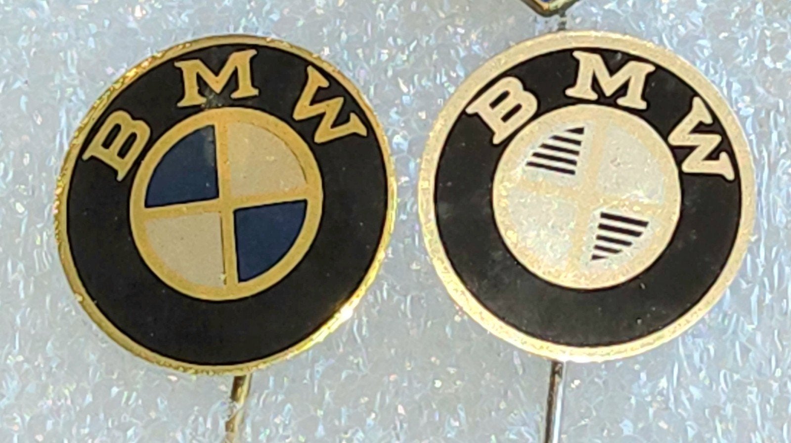 2 BMW Speldjes - Vintage Auto Merk, Ophalen of Verzenden, Gebruikt, Merk, Speldje of Pin