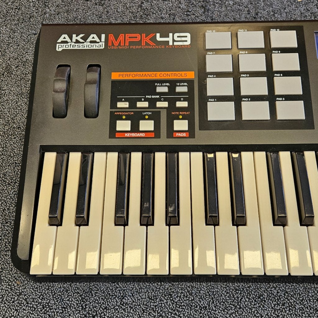 Akai MPK49 Midi Keyboard in Nette Staat, Akai, Gebruikt, Support@akai.com, Akai Professional
200 Scenic View Drive
Suite 201
Cumberland, RI 02864
United States