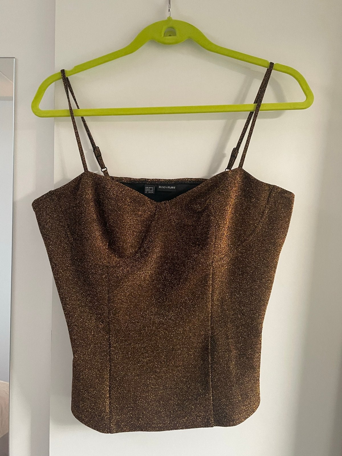 Goudkleurig glitter topje - Maat 40/42, Maat 38/40 (M), Ophalen of Verzenden, Zonder mouw, Gedragen
