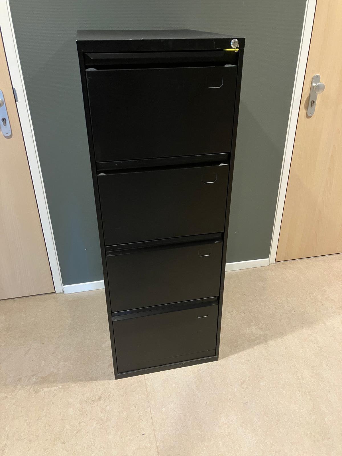 Zwarte metalen archiefkast met 4 laden en slot, Huis en Inrichting, Kasten | Roldeurkasten en Archiefkasten, Ophalen, Minder dan 50 cm