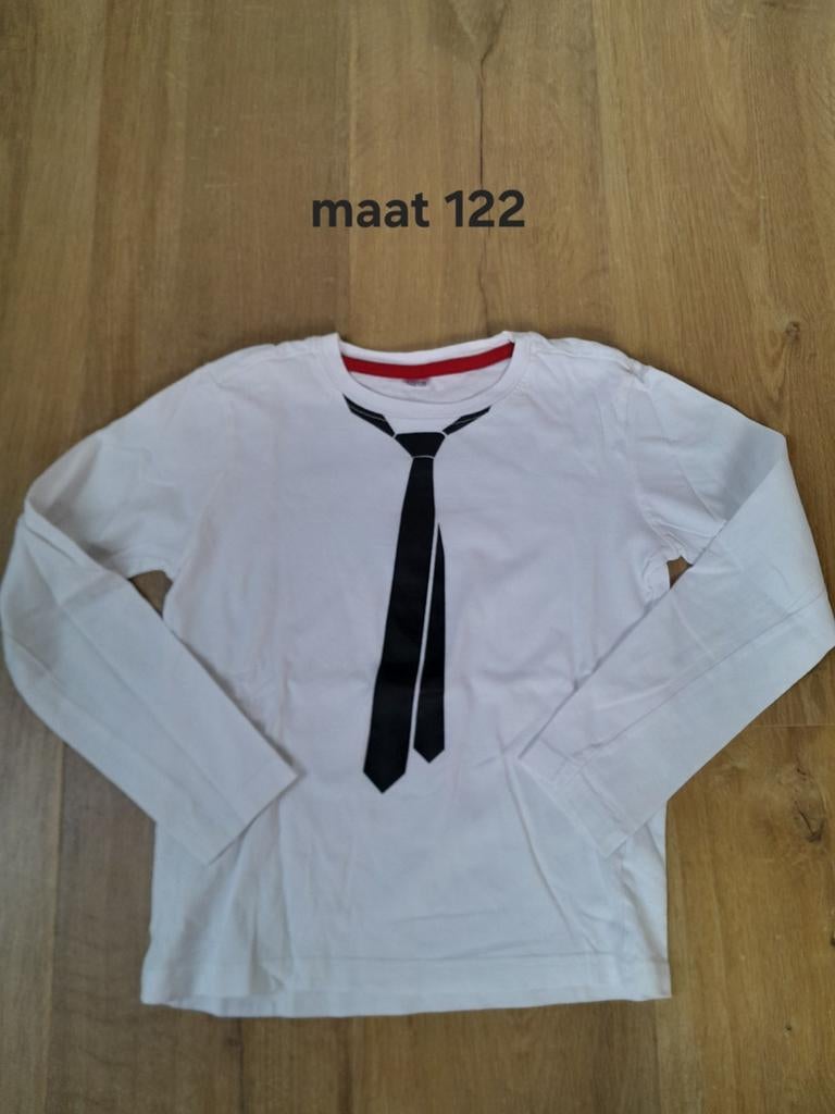 Wit shirt met lange mouwen en stropdasprint, maat 122, Kinderen en Baby's, Kinderkleding | Maat 122, Gebruikt, Ophalen of Verzenden