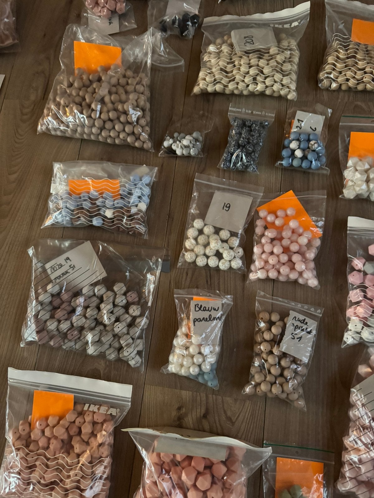 Foto 13 van Mega collectie van 6200+ siliconen kralen te koop