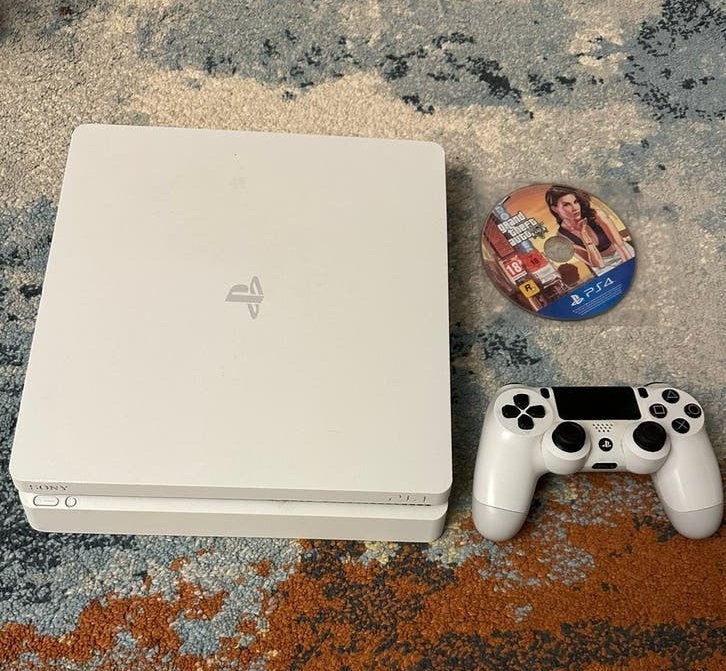 PS4 Slim White Edition Playstation 4 Slim wit met GTA 5, Met games, Ophalen of Verzenden, Zo goed als nieuw, Met 1 controller
