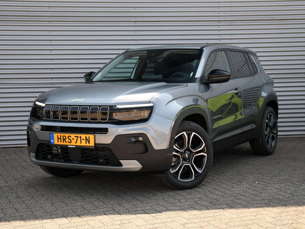 Jeep Avenger Summit 1.2 e-Hybrid 110pk Automaat WINTER PACK, Auto's, Automaat, Gebruikt, 1199 cc, Bedrijf