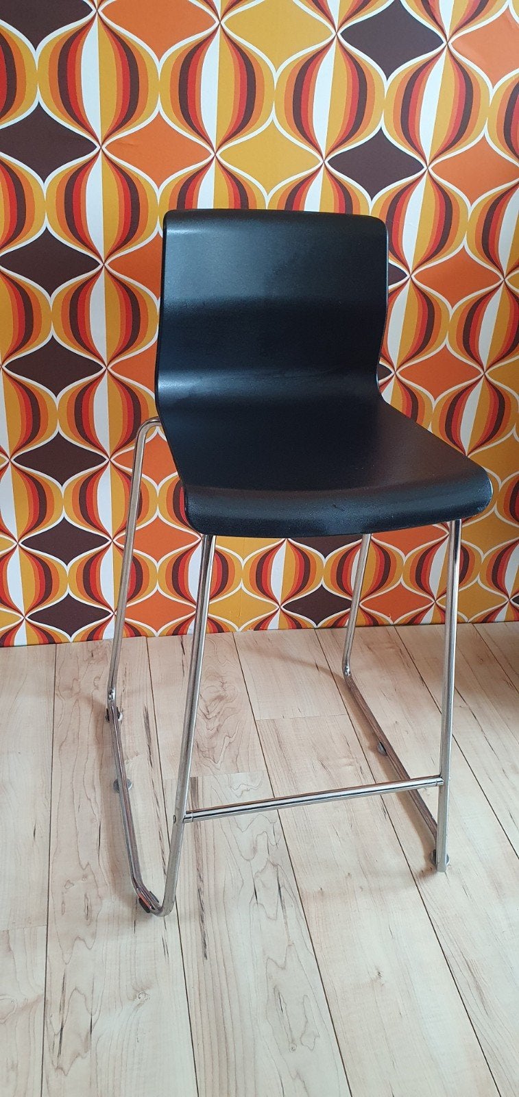 6 zwarte barkrukken met chroomkleurig onderstel, Huis en Inrichting, Barkrukken, Ophalen, Met voetsteun, 60 tot 90 cm, Metaal