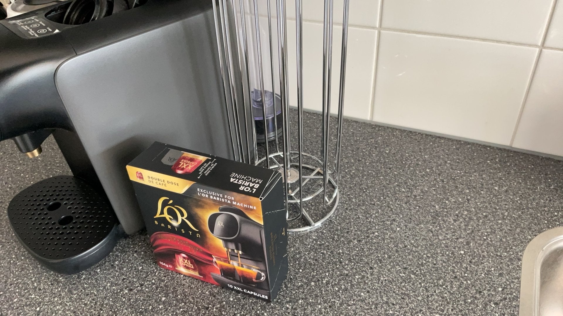 L’or barista philips + cups + cups carousel, Ophalen, Zo goed als nieuw, Koffiemachine