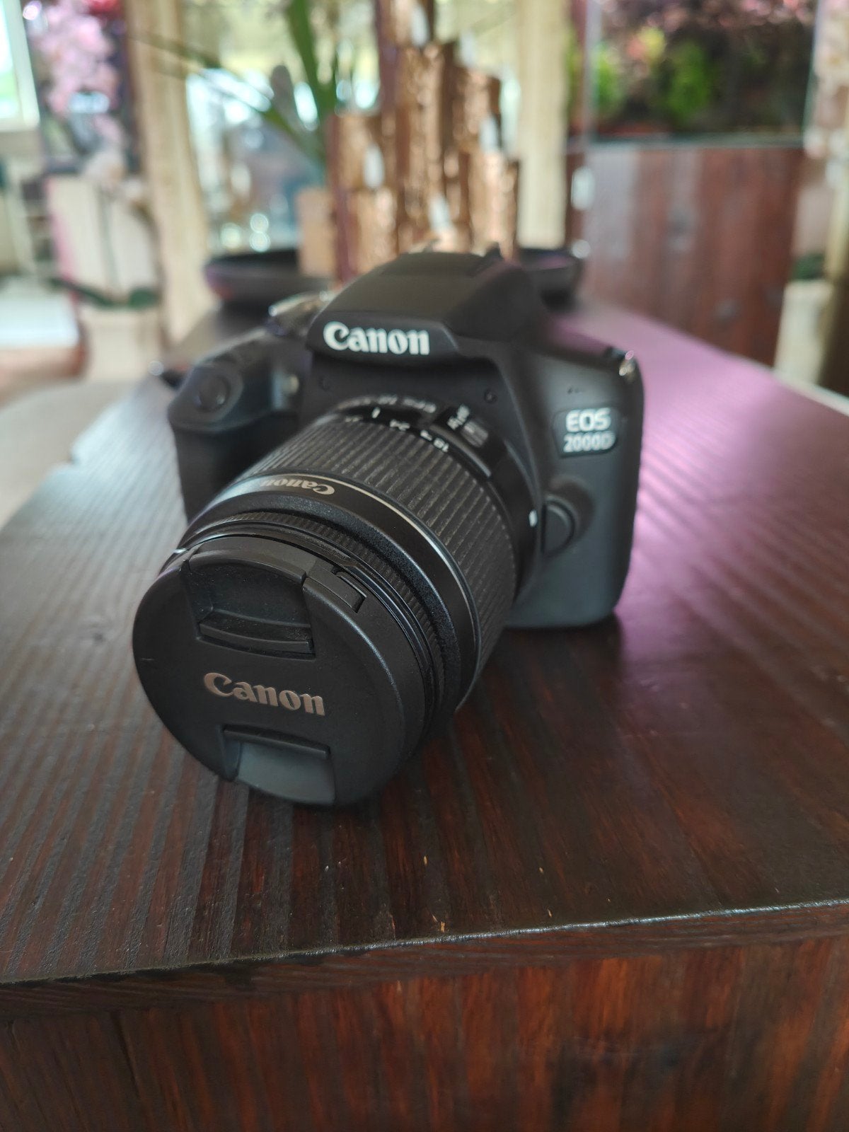 Canon EOS 2000D zeer complete set, Ophalen, Canon, Zo goed als nieuw, Draagriem